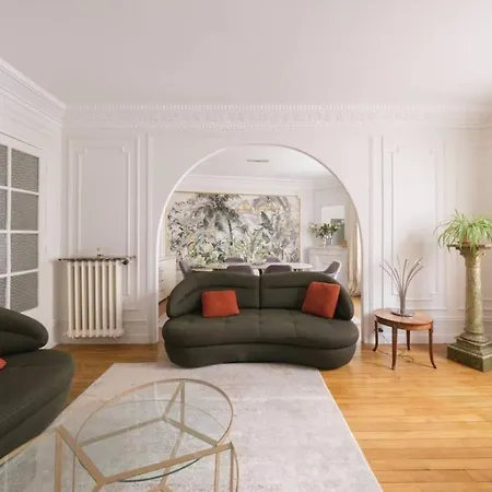 Chic Luxury With Eiffel Tower Views Appartement