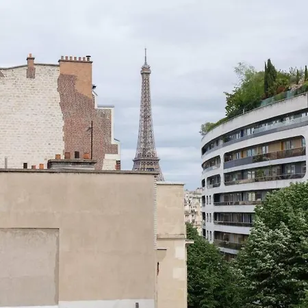 Chic Luxury With Eiffel Tower Views Appartement Paris