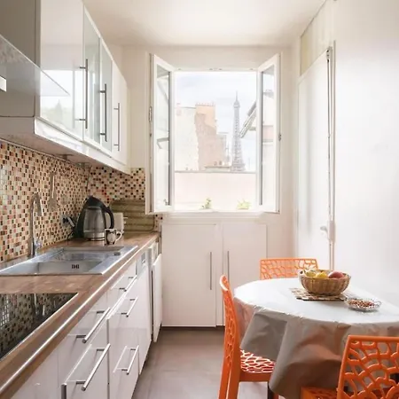 Chic Luxury With Eiffel Tower Views Appartement